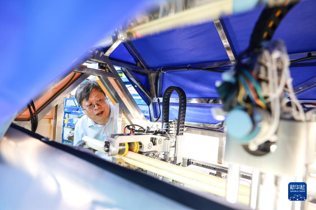 智能機(jī)器人為“中國(guó)天眼”提供運(yùn)維保障(圖10) 智能機(jī)器人為“中國(guó)天眼”提供運(yùn)維保障(圖10)