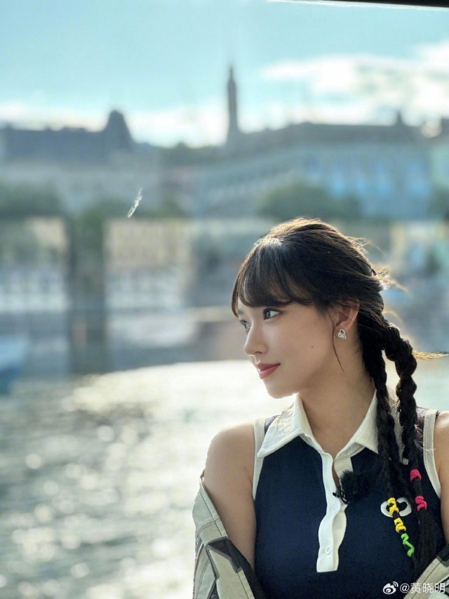 黃曉明許光漢程瀟林允沈夢(mèng)辰等同游布達(dá)佩斯(圖5) 黃曉明許光漢程瀟林允沈夢(mèng)辰等同游布達(dá)佩斯(圖5)