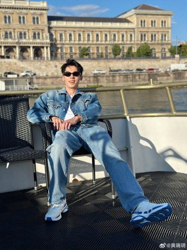 黃曉明許光漢程瀟林允沈夢(mèng)辰等同游布達(dá)佩斯(圖8) 黃曉明許光漢程瀟林允沈夢(mèng)辰等同游布達(dá)佩斯(圖8)