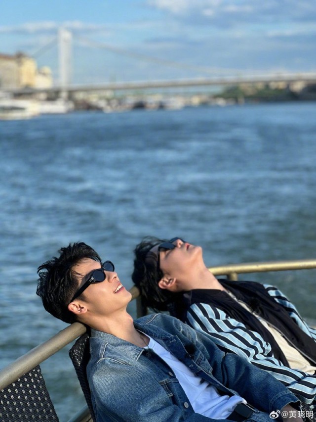 黃曉明許光漢程瀟林允沈夢(mèng)辰等同游布達(dá)佩斯(圖18) 黃曉明許光漢程瀟林允沈夢(mèng)辰等同游布達(dá)佩斯(圖18)