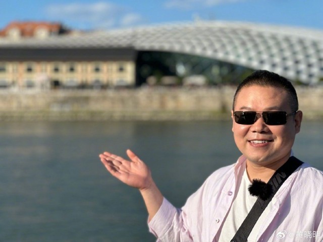 黃曉明許光漢程瀟林允沈夢(mèng)辰等同游布達(dá)佩斯(圖15) 黃曉明許光漢程瀟林允沈夢(mèng)辰等同游布達(dá)佩斯(圖15)