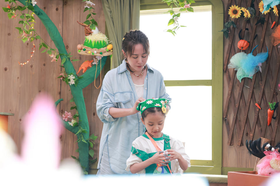 《父輩的榮耀》《驕陽(yáng)伴我》等好劇扎堆 后暑期檔劇綜精彩(圖7) 《父輩的榮耀》《驕陽(yáng)伴我》等好劇扎堆 后暑期檔劇綜精彩(圖7)