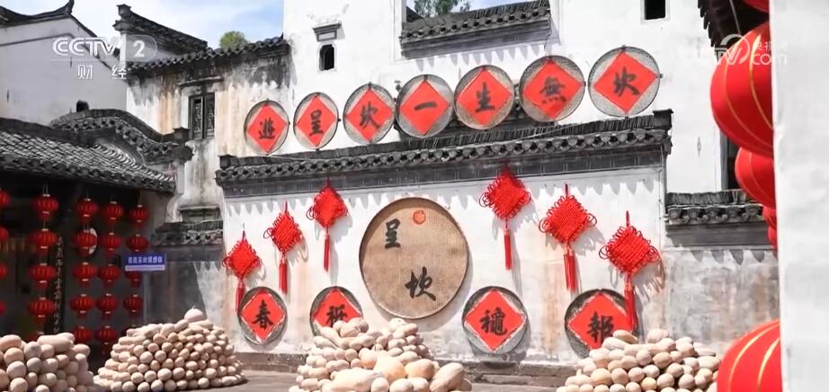 五彩斑斕繪出秀美秋收畫卷 古村曬秋慶祝五谷豐登(圖1) 五彩斑斕繪出秀美秋收畫卷 古村曬秋慶祝五谷豐登(圖1)