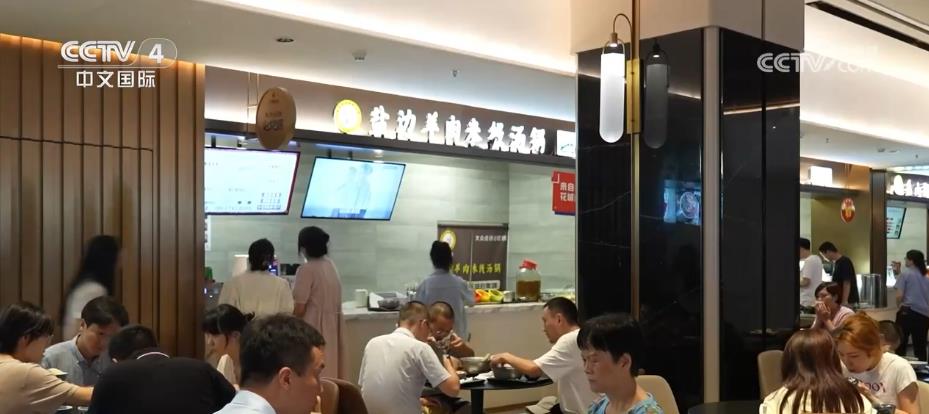 企業(yè)生產(chǎn)經(jīng)營狀況好轉(zhuǎn) 社會服務(wù)業(yè)和住宿餐飲指數(shù)連續(xù)兩個(gè)月上升(圖2) 企業(yè)生產(chǎn)經(jīng)營狀況好轉(zhuǎn) 社會服務(wù)業(yè)和住宿餐飲指數(shù)連續(xù)兩個(gè)月上升(圖2)