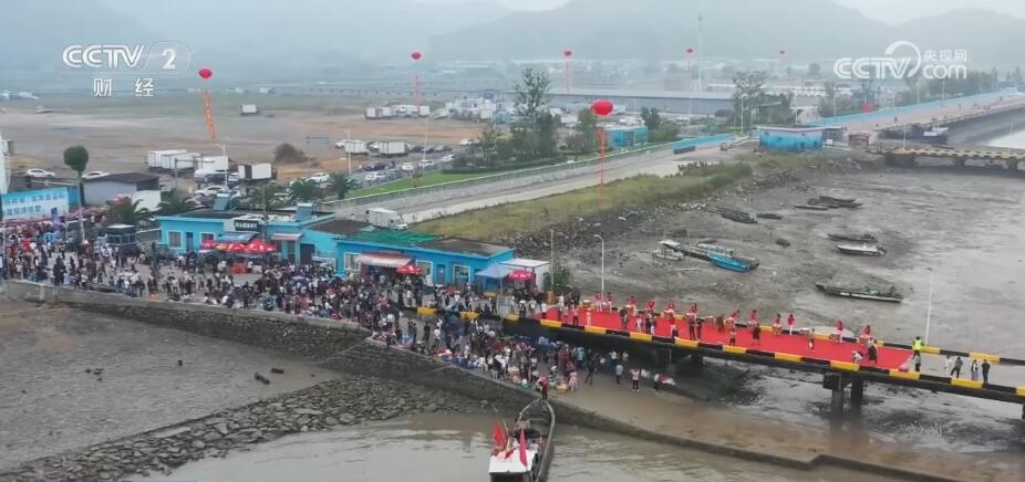 開漁啦！萬舸爭(zhēng)流競(jìng)出海 魚肥蟹美慶豐收(圖1)