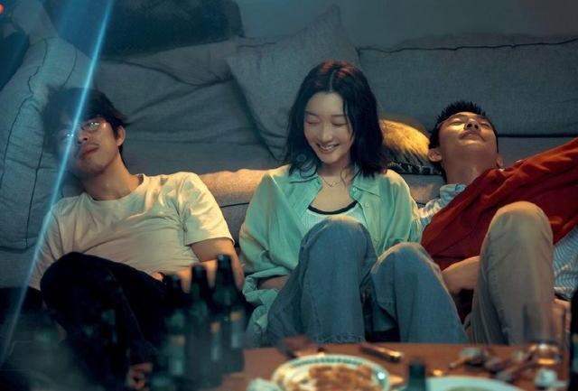 同樣聚焦網(wǎng)絡詐騙 周冬雨章宇主演的《鸚鵡殺》為何沒大爆(圖4)