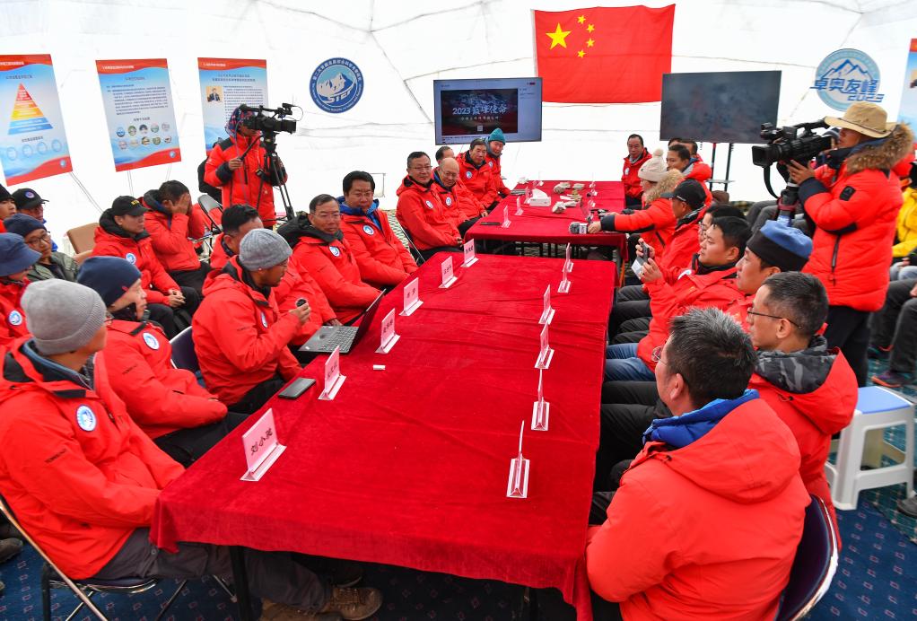 我國首次開展卓奧友峰極高海拔氣象梯度觀測(圖1) 我國首次開展卓奧友峰極高海拔氣象梯度觀測(圖1)