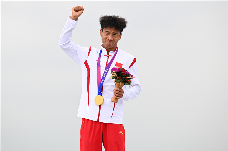 志當(dāng)存高遠 無愧夢少年——記杭州亞運會男子馬拉松冠軍何杰(圖1) 志當(dāng)存高遠 無愧夢少年——記杭州亞運會男子馬拉松冠軍何杰(圖1)