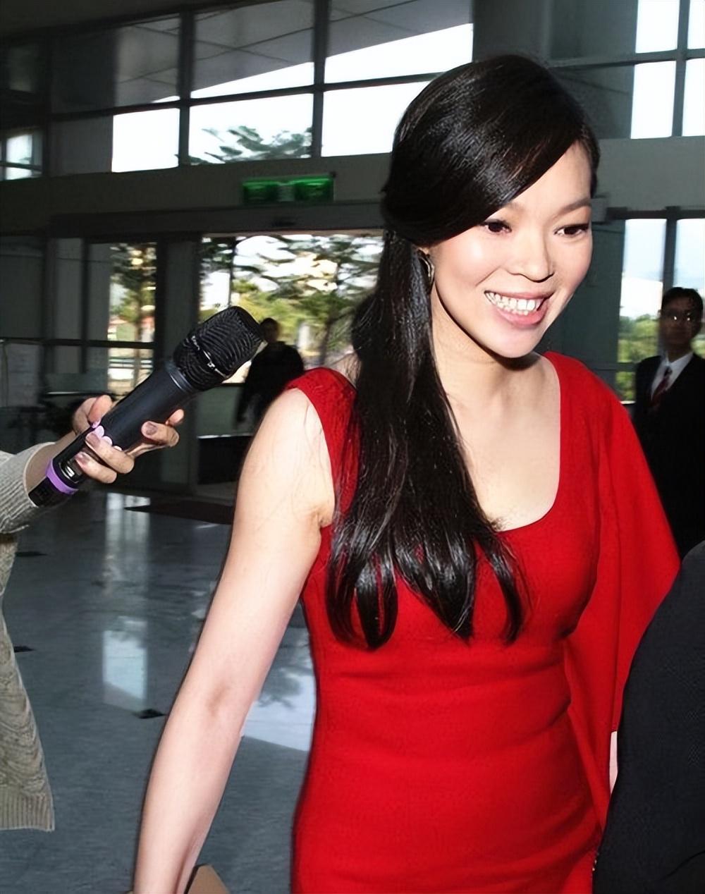 賽過(guò)劉嘉玲、林志玲，她到底憑什么拿下郭臺(tái)銘？成400億豪門闊太(圖15)