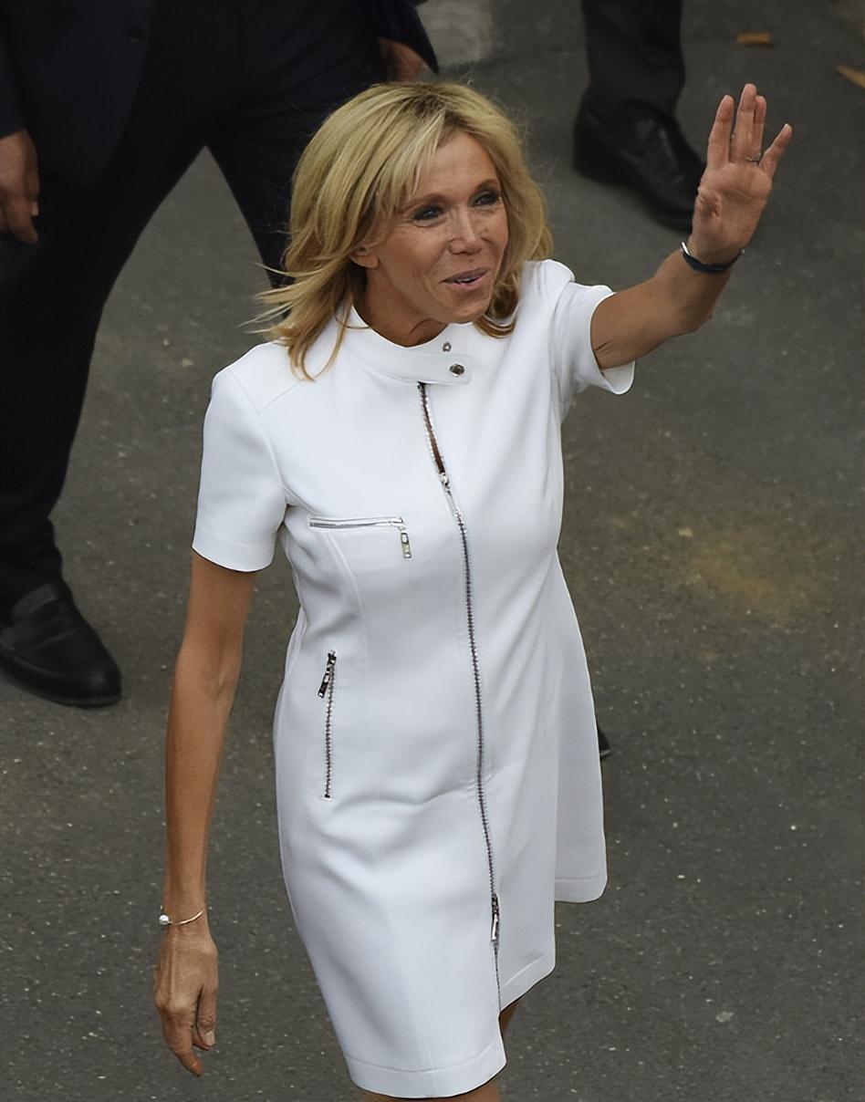 法國總統(tǒng)馬克龍背后那個了不起的女人！(圖2)