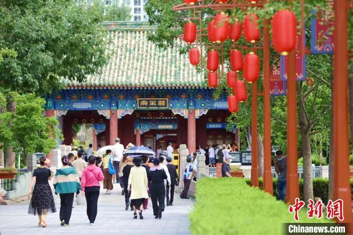 天津市首屆“牡丹文化節(jié)”開(kāi)幕打造津城文化片區(qū)(圖2) 天津市首屆“牡丹文化節(jié)”開(kāi)幕打造津城文化片區(qū)(圖2)