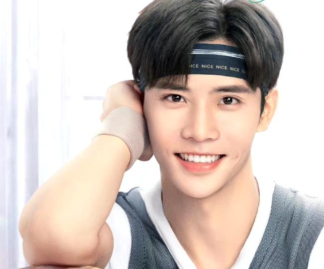 今晚開播！又一青春愛情劇來襲，帥哥美女搭檔，終于有劇可追了(圖7)