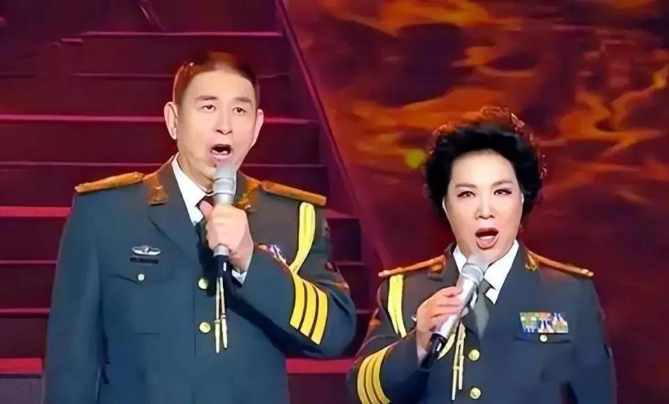 告別儀式合影曝光，李雙江白雪董文華神情嚴(yán)肅，黃宏笑容惹爭(zhēng)議(圖6)