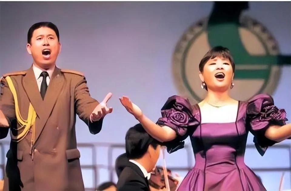 告別儀式合影曝光，李雙江白雪董文華神情嚴(yán)肅，黃宏笑容惹爭(zhēng)議(圖16)