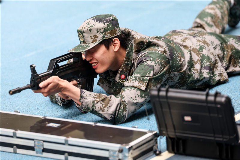 學(xué)習(xí)軍人扎實(shí)作風(fēng) 國家游泳隊(duì)軍訓(xùn)新體驗(yàn)(圖1) 學(xué)習(xí)軍人扎實(shí)作風(fēng) 國家游泳隊(duì)軍訓(xùn)新體驗(yàn)(圖1)