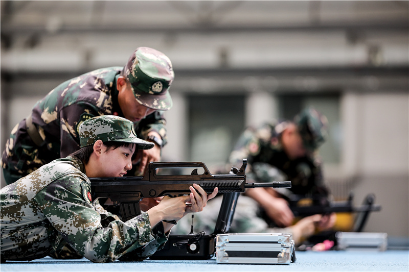 學(xué)習(xí)軍人扎實(shí)作風(fēng) 國家游泳隊(duì)軍訓(xùn)新體驗(yàn)(圖3) 學(xué)習(xí)軍人扎實(shí)作風(fēng) 國家游泳隊(duì)軍訓(xùn)新體驗(yàn)(圖3)