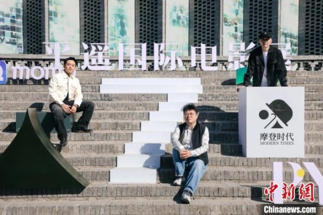 “山西造”電影《年年歲歲》平遙首映 虛實(shí)間完成“父子和解”(圖1) “山西造”電影《年年歲歲》平遙首映 虛實(shí)間完成“父子和解”(圖1)