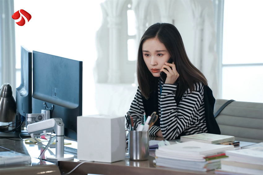 王子文：鄧婕老師是本色出演，白敬亭是靦腆男孩(圖1)