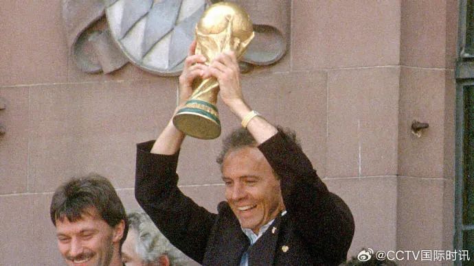 “足球皇帝”貝肯鮑爾去世終年78歲 曾2次成為金球獎(jiǎng)得主(圖2) “足球皇帝”貝肯鮑爾去世終年78歲 曾2次成為金球獎(jiǎng)得主