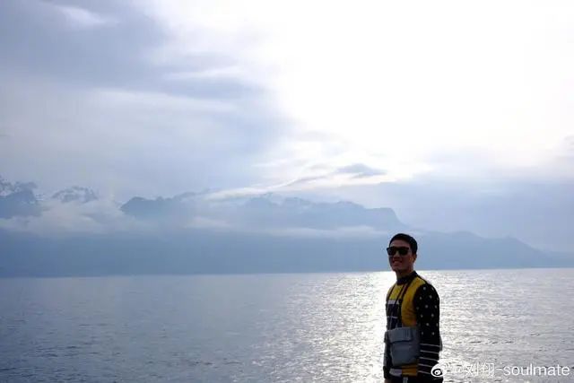 劉翔重回破世界紀(jì)錄奪冠地并配文稱：哥來看看