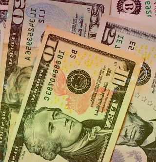 新華聯(lián)發(fā)布退市風(fēng)險提示預(yù)計去年凈利潤3億至4.5億元