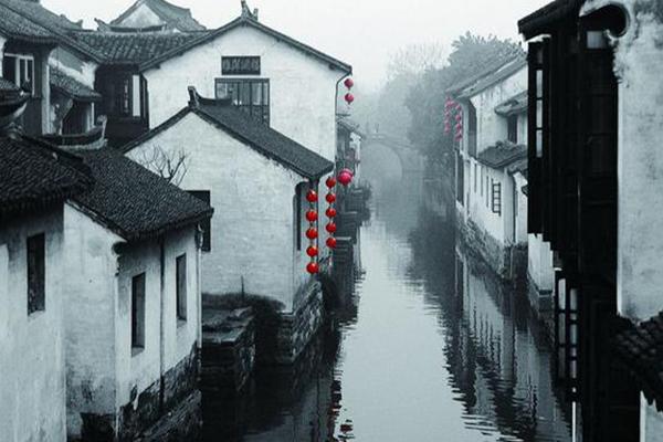 周莊和烏鎮(zhèn)哪個(gè)更好玩 周莊和烏鎮(zhèn)哪個(gè)更好玩