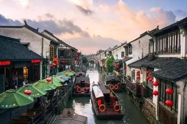 周莊和烏鎮(zhèn)哪個(gè)更好玩 周莊和烏鎮(zhèn)哪個(gè)更好玩