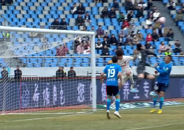 河北一足療店宣布贊助中超球隊(duì) 比賽現(xiàn)場(chǎng)可以看到足療店的宣傳信息(圖3) 河北一足療店宣布贊助中超球隊(duì) 比賽現(xiàn)場(chǎng)可以看到足療店的宣傳信息