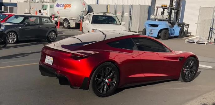 特斯拉Roadster跑車新車型將于今年公布 馬斯克稱“它不能被視為汽車”(圖1) 特斯拉Roadster跑車新車型將于今年公布 馬斯克稱“它不能被視為汽車”(圖1)