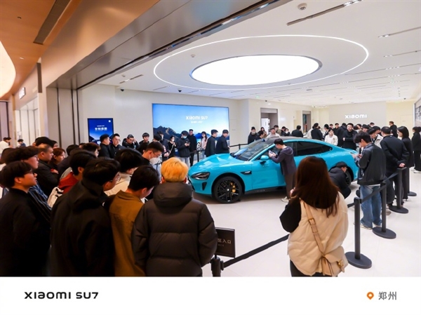 小米SU7實(shí)車比圖片強(qiáng)！雷軍：因?yàn)檐嚿砥崦妗⒐に嚪浅？季? height=