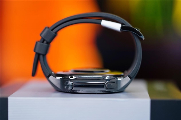 OPPO第一款圓表！OPPO Watch X星夜飛行版圖賞