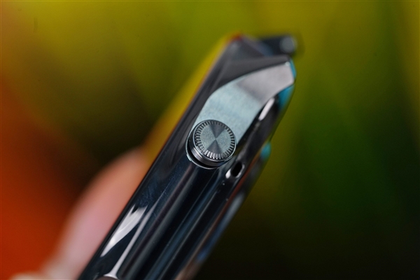 OPPO第一款圓表！OPPO Watch X星夜飛行版圖賞