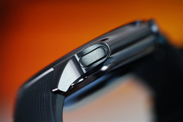 OPPO第一款圓表！OPPO Watch X星夜飛行版圖賞