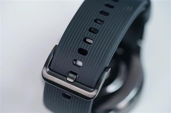 OPPO第一款圓表！OPPO Watch X星夜飛行版圖賞