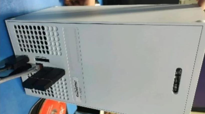 微軟Xbox Series X主機(jī)可能會進(jìn)行全新的全白改造(圖1) 微軟Xbox Series X主機(jī)可能會進(jìn)行全新的全白改造(圖1)