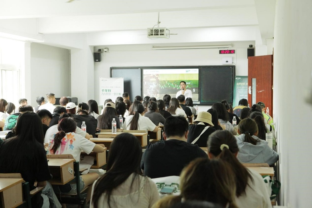 千年舟第一屆花色及應(yīng)用設(shè)計大賽高校宣講會于山東工藝美術(shù)學(xué)院成功舉辦(圖4) 千年舟第一屆花色及應(yīng)用設(shè)計大賽高校宣講會于山東工藝美術(shù)學(xué)院成功舉辦(圖4)