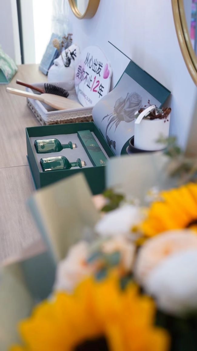 玫莉蔻十二載的熱愛與追求，展現(xiàn)了玫瑰護(hù)膚的絢爛之美(圖1)