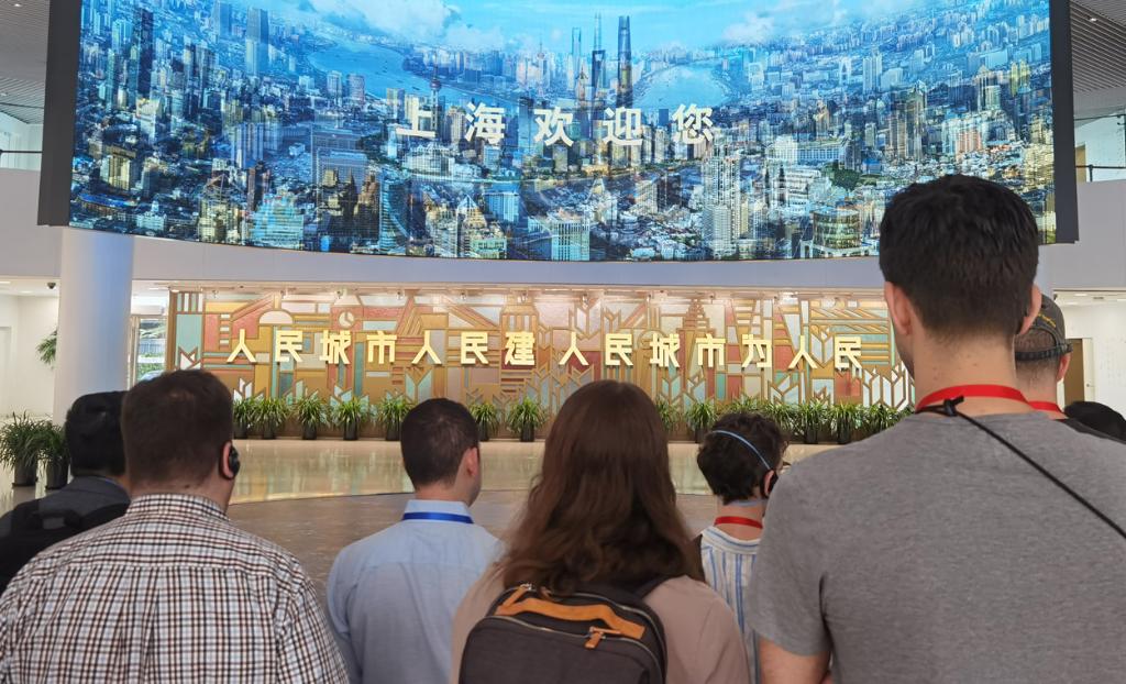 中美青年在上海交流科創(chuàng)新趨勢新亮點(圖1) 中美青年在上海交流科創(chuàng)新趨勢新亮點(圖1)