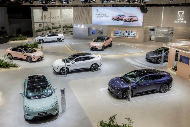 阿維塔12亮相大灣區(qū)車展，打造奢享駕乘盛宴(圖1)