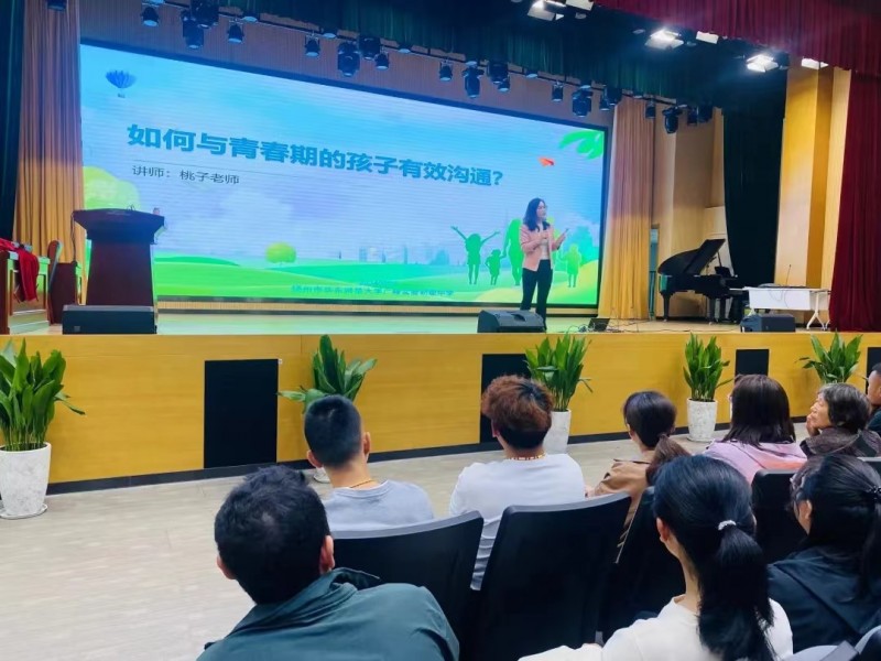 自動自發(fā)開展公益講座，為校園家庭教育提供專業(yè)支持