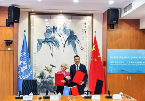 植物醫(yī)生扛起國妝品牌的擔(dān)當(dāng)，以科研創(chuàng)新與生態(tài)保護(hù)共筑人類命運(yùn)共同體