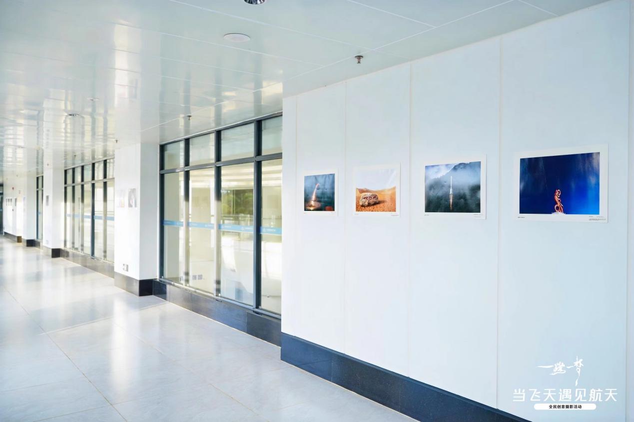 “一路一夢·當飛天遇見航天”攝影首展落地文昌 三大區(qū)域呈現(xiàn)藝術(shù)盛宴(圖3)