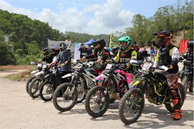 萬力安全輪胎攜鉆石車胎助力2024南方GDCC汽車嘉年華(圖5) 萬力安全輪胎攜鉆石車胎助力2024南方GDCC汽車嘉年華(圖5)