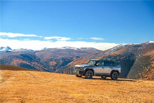 燃油“方盒子”爭霸，捷途旅行者勝坦克(圖1)