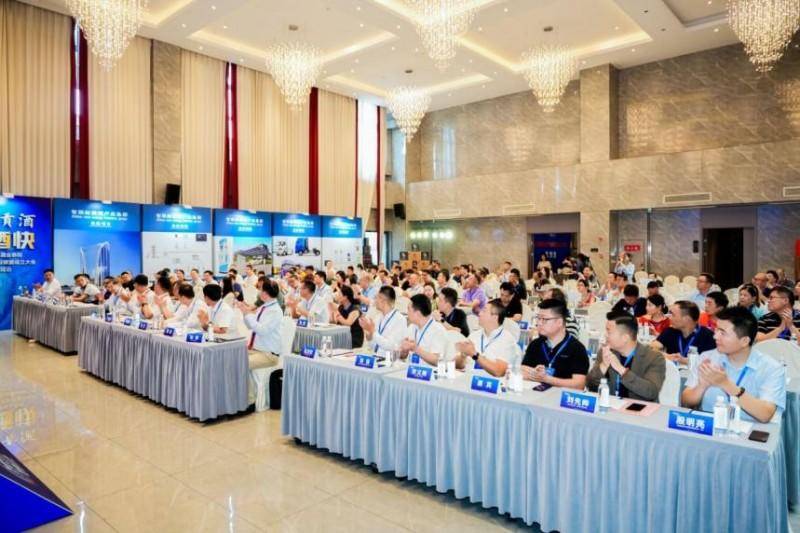 “ 智聯(lián)世界，駕馭未來”——智聯(lián)新能源產(chǎn)業(yè)聯(lián)盟成立大會在蘇州舉行(圖2)