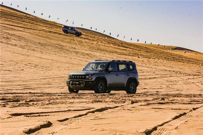 騰格里沙漠體驗捷途山海T2混動“方盒子”確實挺香！