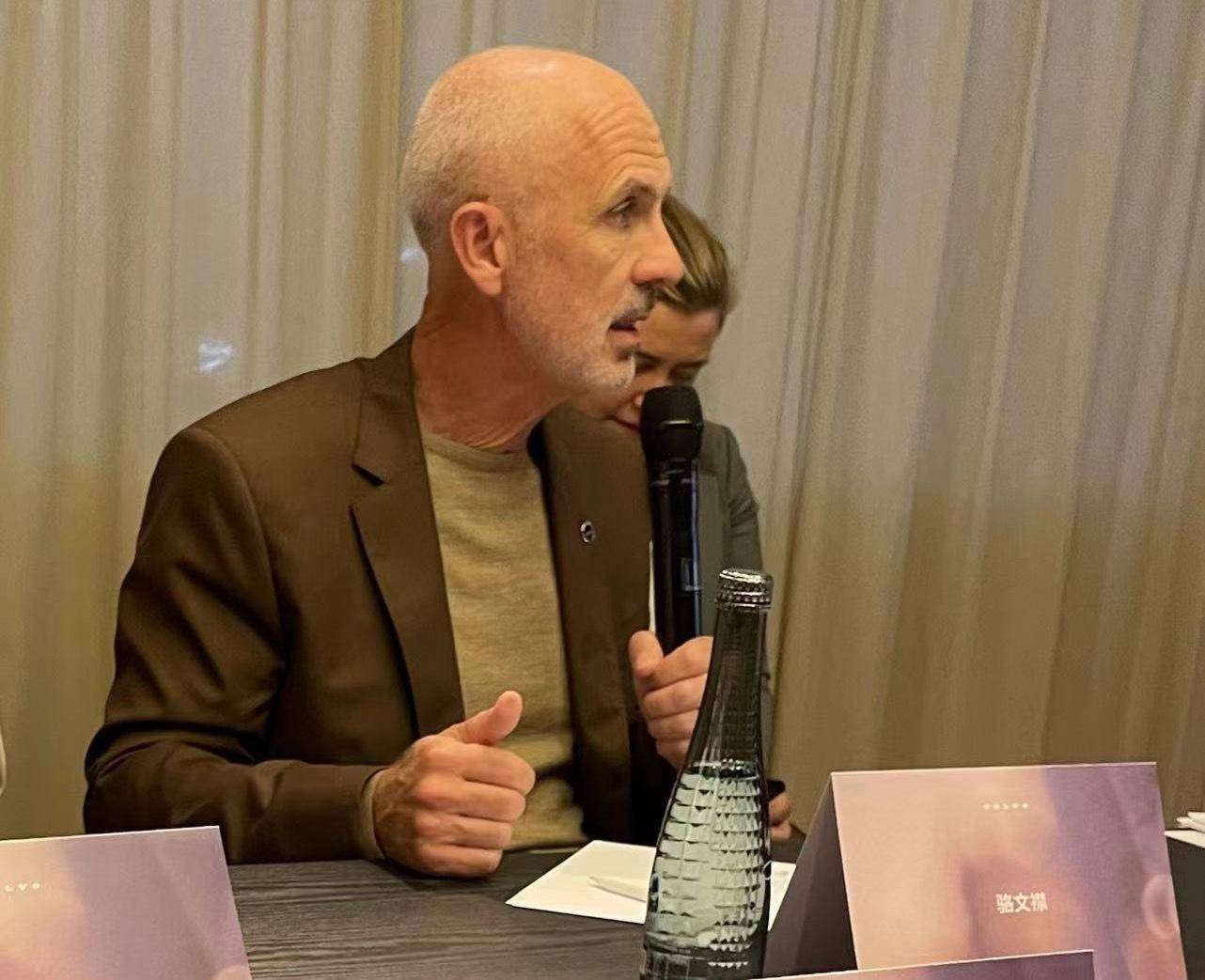 駱文襟：沃爾沃汽車帶來電動(dòng)MPV EM90，引領(lǐng)家用車安全新標(biāo)準(zhǔn)(圖1)