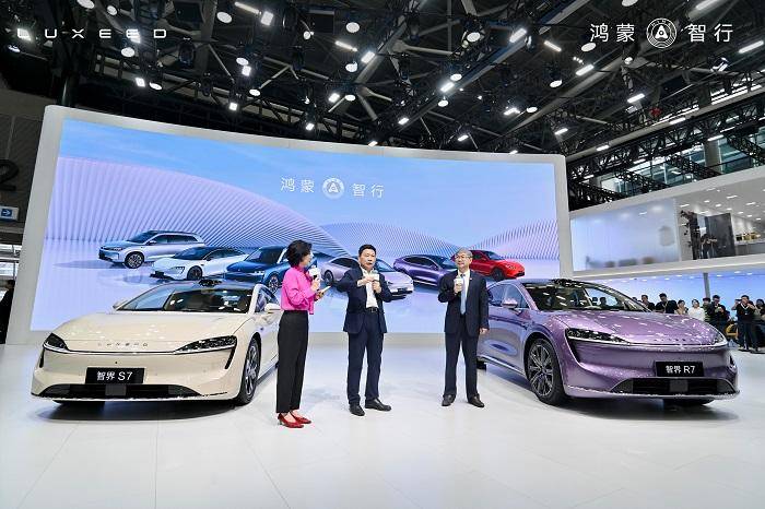 智界品牌閃耀2024廣州車展 引領(lǐng)智能出行新風(fēng)潮(圖2) 智界品牌閃耀2024廣州車展 引領(lǐng)智能出行新風(fēng)潮(圖2)