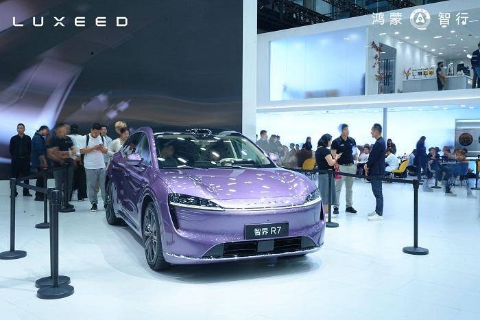 智界品牌閃耀2024廣州車展 引領(lǐng)智能出行新風(fēng)潮(圖4) 智界品牌閃耀2024廣州車展 引領(lǐng)智能出行新風(fēng)潮(圖4)