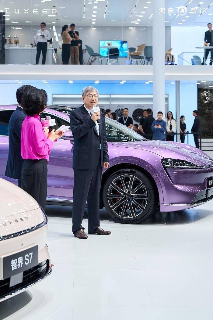 智界品牌閃耀2024廣州車展 引領(lǐng)智能出行新風(fēng)潮(圖5) 智界品牌閃耀2024廣州車展 引領(lǐng)智能出行新風(fēng)潮(圖5)